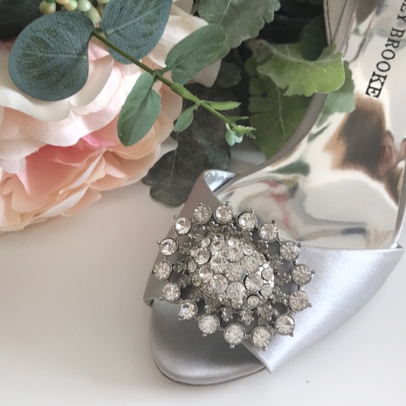 Audrey Brooke embellished satin pump - Picture 2 of 8